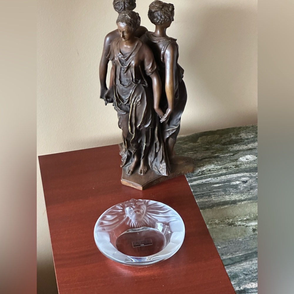 NWOB LALIQUE 1970’s Frosted Lion Head Crystal Ashtray Signed “Lalique France”. - Picture 10 of 13